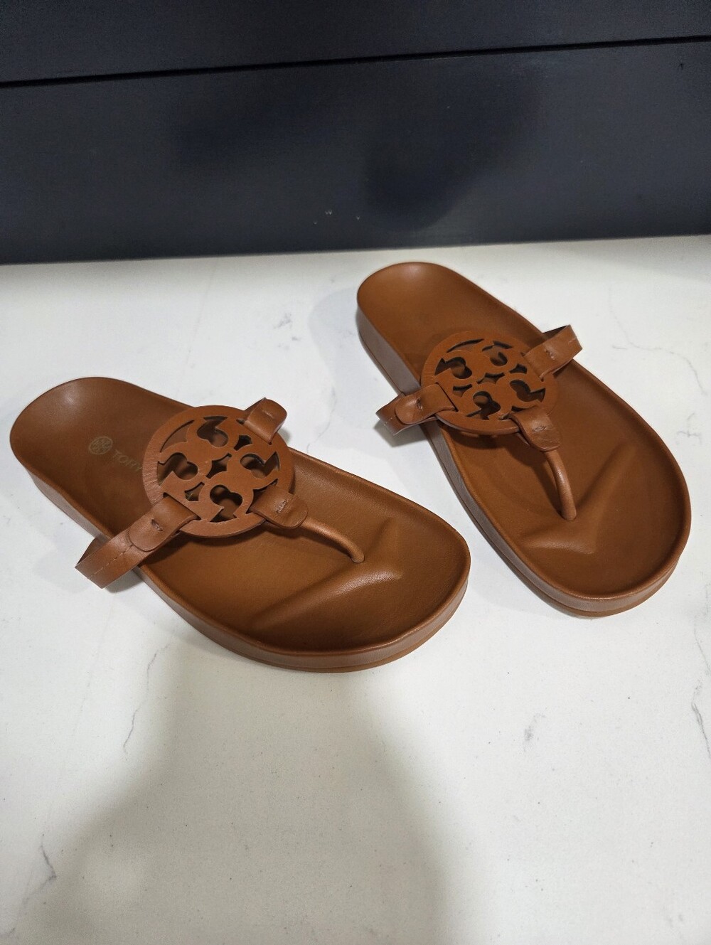 Tory Burch Miller Cloud Thong Sandal Bourbon Miele Logo Medallion Size 8.5